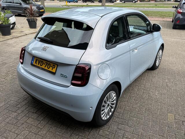 Fiat 500 Urban 42 kWh / Airco clima/ Apple carplay/ Cruise/ LED/ PDC/ Camera/ Stoelverw/ SOH 97.65%