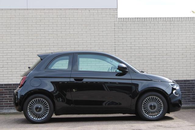 Fiat 500 Icon 42 kWh | Navigatie | Stoelverwarming | Parkeersensoren achter