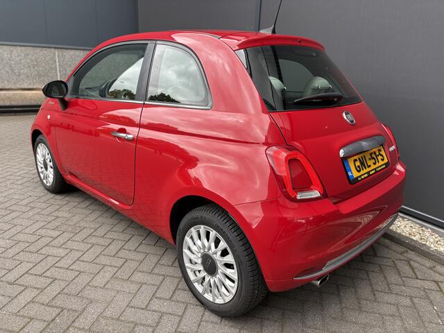 Fiat 500 1.0 Hybrid Dolcevita Airco - Apple carplay - Navigatie - Glazen panoramadak - Cruise control - Bluetooth - Mistlampen - Licht metalen velgen 15 inch - 2 staps gepolijst en behandeld met een ceramische coating - Radio - Start/stop systeem - stuur leder - Stuur multifunctioneel