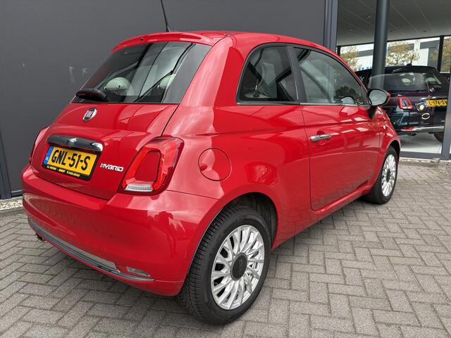 Fiat 500 1.0 Hybrid Dolcevita Airco - Apple carplay - Navigatie - Glazen panoramadak - Cruise control - Bluetooth - Mistlampen - Licht metalen velgen 15 inch - 2 staps gepolijst en behandeld met een ceramische coating - Radio - Start/stop systeem - stuur leder - Stuur multifunctioneel