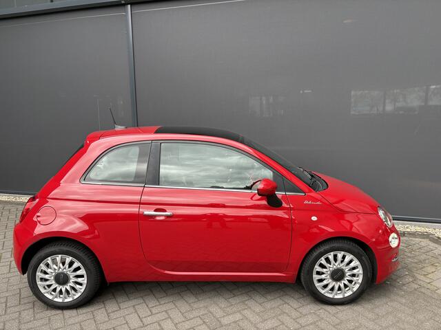 Fiat 500 1.0 Hybrid Dolcevita Airco - Apple carplay - Navigatie - Glazen panoramadak - Cruise control - Bluetooth - Mistlampen - Licht metalen velgen 15 inch - 2 staps gepolijst en behandeld met een ceramische coating - Radio - Start/stop systeem - stuur leder - Stuur multifunctioneel