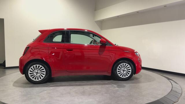 Fiat 500 3+1 42 kWh | Apple CarPlay - Android Auto | Stoelen verwarmd | Dodehoek detectie