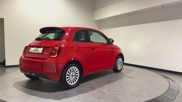 Fiat 500 3+1 42 kWh | Apple CarPlay - Android Auto | Stoelen verwarmd | Dodehoek detectie