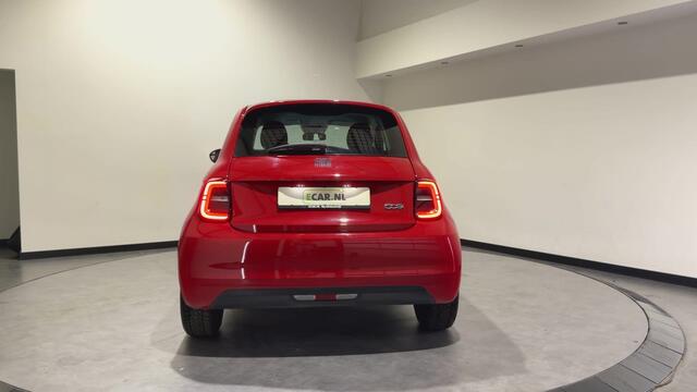 Fiat 500 3+1 42 kWh | Apple CarPlay - Android Auto | Stoelen verwarmd | Dodehoek detectie