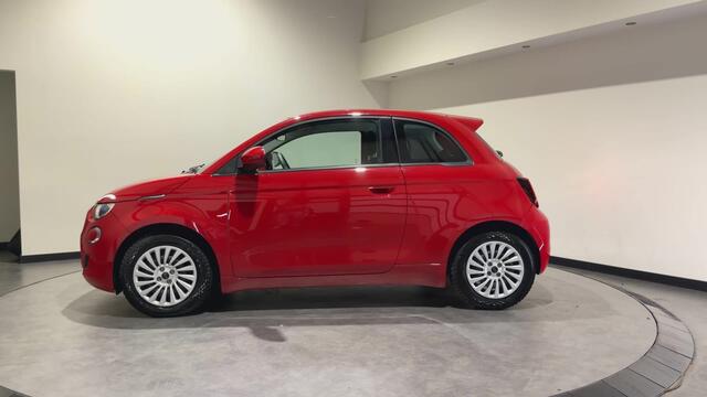 Fiat 500 3+1 42 kWh | Apple CarPlay - Android Auto | Stoelen verwarmd | Dodehoek detectie