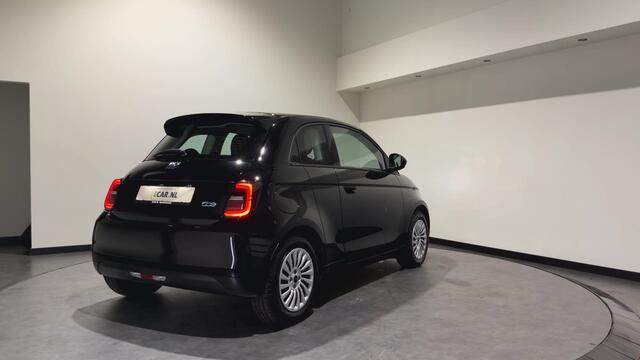Fiat 500 3+1 42 kWh | Apple CarPlay - Android Auto | Stoelen verwarmd | Dodehoek detectie