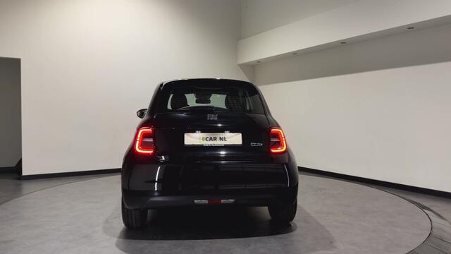 Fiat 500 3+1 42 kWh | Apple CarPlay - Android Auto | Stoelen verwarmd | Dodehoek detectie