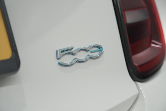 Fiat 500 Icon 42 kWh | 96.4% SoH | Dodehoekdetectie | Camera | Parkeersensoren | Pack Winter