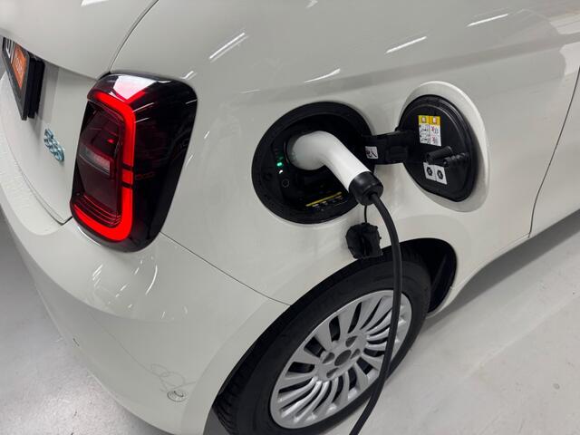 Fiat 500 RED / Camera / Apple Carplay / All-season banden / 12252 km. – foto 4