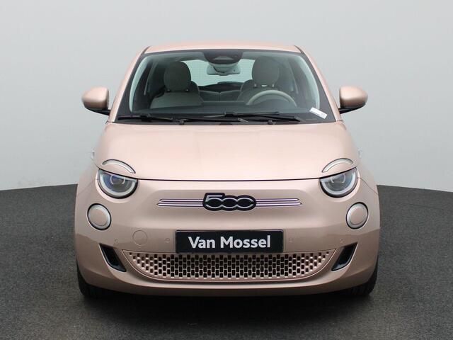 Fiat 500 500e 42 kWh La Prima | Lederen bekleding | Parkeer camera | Navigatie