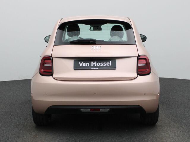 Fiat 500 500e 42 kWh La Prima | Lederen bekleding | Parkeer camera | Navigatie