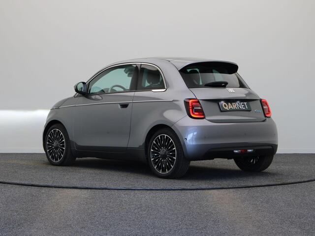 Fiat 500 3+1 La Prima 42 kWh | Panoramisch dak | 94% accu score | Stoelverwarming | Lane assist |