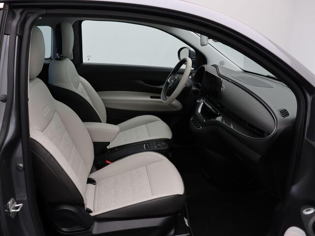 Fiat 500 3+1 La Prima 42 kWh | Panoramisch dak | 94% accu score | Stoelverwarming | Lane assist |