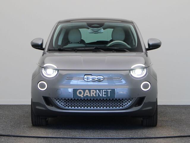 Fiat 500 3+1 La Prima 42 kWh | Panoramisch dak | 94% accu score | Stoelverwarming | Lane assist |