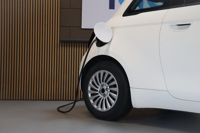 Fiat 500 Urban 42 kWh Keyless/Stoelverw/CarPlay/Camera/15" – foto 4