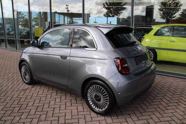Fiat 500 Icon 42 kWh Automaat Airco Carplay Camera Stoelverwaring Super mooi en compleet – foto 3