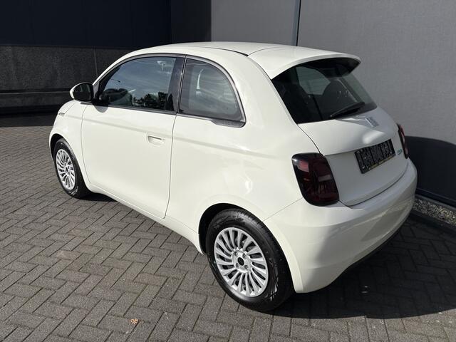 Fiat 500 Icon 42 kWh Airco - Apple carplay - Bluetooth - Cruise control - Keyless start - Navigatie - Licht metalen velgen 16 inch - Draadloze telefoonoplader - Elektrische ramen voor - Led verlichting - Stuur multifunctioneel - Stuur leder - Centrale vergrendeling met afstandsbediening – foto 4