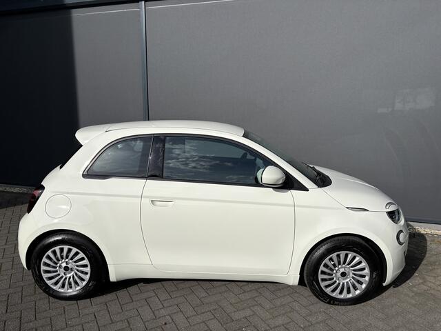 Fiat 500 Icon 42 kWh Airco - Apple carplay - Bluetooth - Cruise control - Keyless start - Navigatie - Licht metalen velgen 16 inch - Draadloze telefoonoplader - Elektrische ramen voor - Led verlichting - Stuur multifunctioneel - Stuur leder - Centrale vergrendeling met afstandsbediening – foto 6