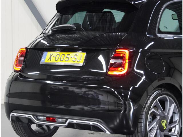 Fiat 500 ABARTH Turismo 42 kWh 155PK | 1ste eigenaar | ACCURAPPORT 100%| AppleCarPlay/AndroidAuto | Cruise Control | Camera | Alcantara/LEER | Navigatie | Virt.Cockpit | Keyless | 18"LMV | Isofix | Privacy Glass | Parkeersensoren |