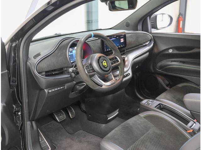 Fiat 500 ABARTH Turismo 42 kWh 155PK | 1ste eigenaar | ACCURAPPORT 100%| AppleCarPlay/AndroidAuto | Cruise Control | Camera | Alcantara/LEER | Navigatie | Virt.Cockpit | Keyless | 18"LMV | Isofix | Privacy Glass | Parkeersensoren |