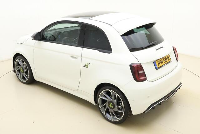Fiat 500 ABARTH 42 kWh | Sportief | Panoramadak | Keyless | Alcantara lederen bekleding | 17" Lichtmetalen velgen | Camera | Navigatie