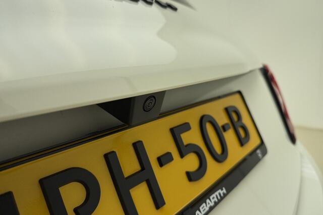 Fiat 500 ABARTH 42 kWh | Sportief | Panoramadak | Keyless | Alcantara lederen bekleding | 17" Lichtmetalen velgen | Camera | Navigatie