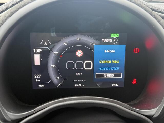 Fiat 500 ABARTH Scorpionissima 42 kWh | Pano | VOL OPTIES