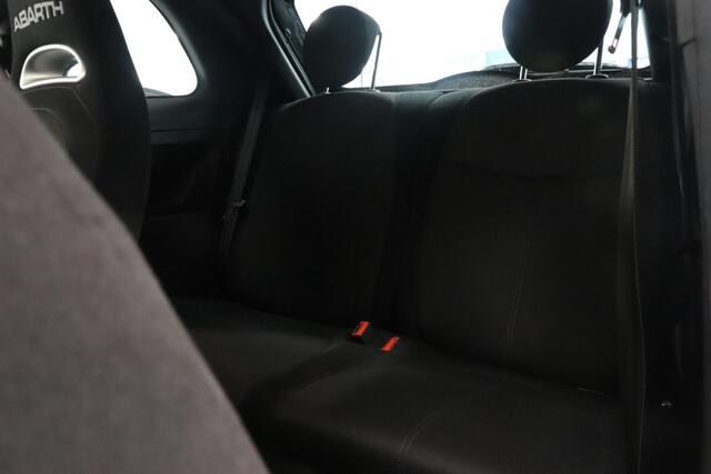 Fiat 500 ABARTH 1.4 T-Jet 595 Pista | Parkeersensor | Sportstoelen | AppleCarplay AndroidAuto navigatie | Bi-Xenon | Climate control |