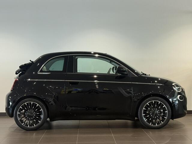 Fiat 500C La Prima 42 kWh | LEDER | NAVI | CLIMA | PARKEERHULP | APPLE CARPLAY / ANDROID AUTO | CAMERA