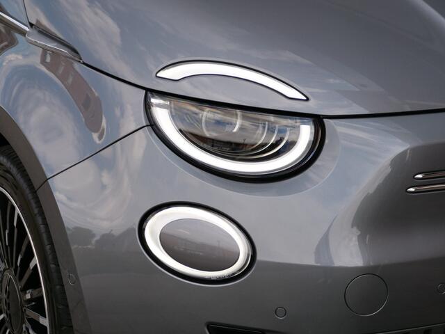 Fiat 500C La Prima 42 kWh Stoelverwarming / Apple Carplay / Camera