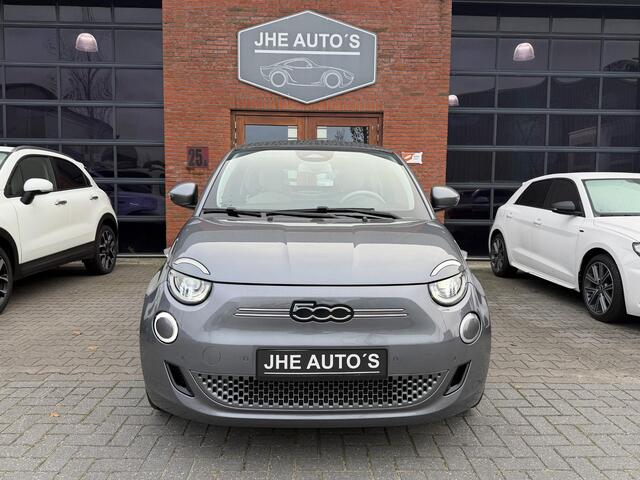 Fiat 500C La Prima 42 kWh | Leer | Camera | Stoelverwarming | Carplay |