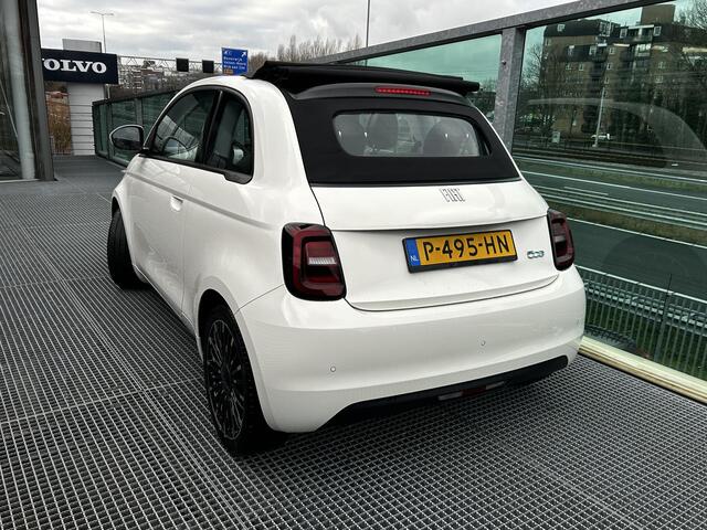 Fiat 500C Icon 42 kWh Cabrio, Climate control, 17 inch lichtmetalen velgen, Parkeer sensoren achter, Regensensor, Led verlichting 1e eigenaar.