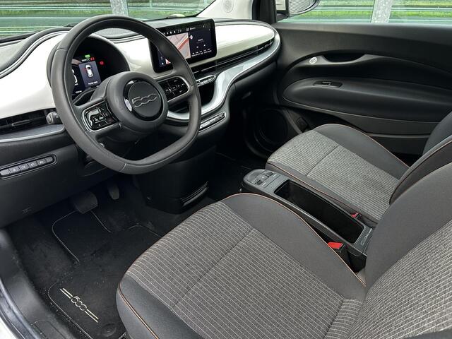 Fiat 500C Icon 42 kWh Cabrio, Climate control, 17 inch lichtmetalen velgen, Parkeer sensoren achter, Regensensor, Led verlichting 1e eigenaar.