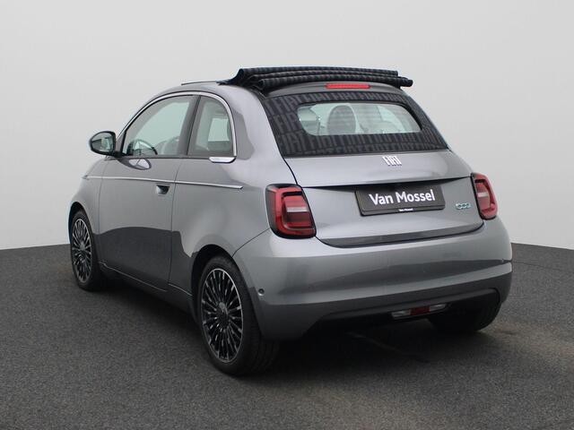 Fiat 500C La Prima by Bocelli 42 kWh | Lederen Bekleding | Stoelverwarming | Camera | PDC Rondom | 17" LMV | LED-Verlichting | Keyless | JBL Audio | Full-Map Navigatie | Draadloze Smartphonelader
