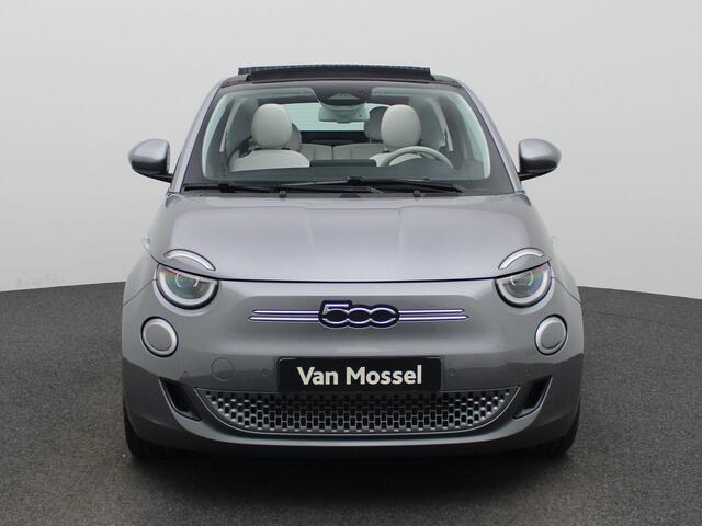 Fiat 500C La Prima by Bocelli 42 kWh | Lederen Bekleding | Stoelverwarming | Camera | PDC Rondom | 17" LMV | LED-Verlichting | Keyless | JBL Audio | Full-Map Navigatie | Draadloze Smartphonelader