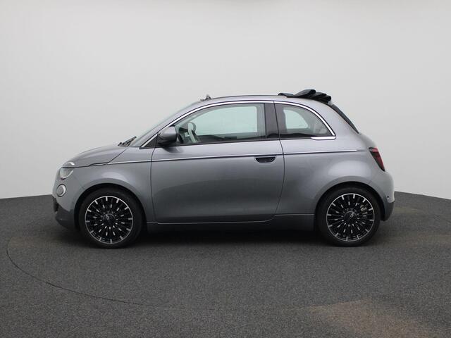 Fiat 500C La Prima by Bocelli 42 kWh | Lederen Bekleding | Stoelverwarming | Camera | PDC Rondom | 17" LMV | LED-Verlichting | Keyless | JBL Audio | Full-Map Navigatie | Draadloze Smartphonelader