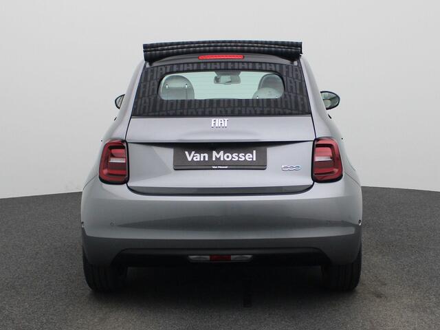 Fiat 500C La Prima by Bocelli 42 kWh | Lederen Bekleding | Stoelverwarming | Camera | PDC Rondom | 17" LMV | LED-Verlichting | Keyless | JBL Audio | Full-Map Navigatie | Draadloze Smartphonelader