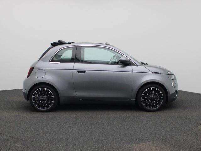 Fiat 500C La Prima by Bocelli 42 kWh | Lederen Bekleding | Stoelverwarming | Camera | PDC Rondom | 17" LMV | LED-Verlichting | Keyless | JBL Audio | Full-Map Navigatie | Draadloze Smartphonelader
