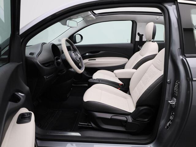 Fiat 500C La Prima by Bocelli 42 kWh | Lederen Bekleding | Stoelverwarming | Camera | PDC Rondom | 17" LMV | LED-Verlichting | Keyless | JBL Audio | Full-Map Navigatie | Draadloze Smartphonelader