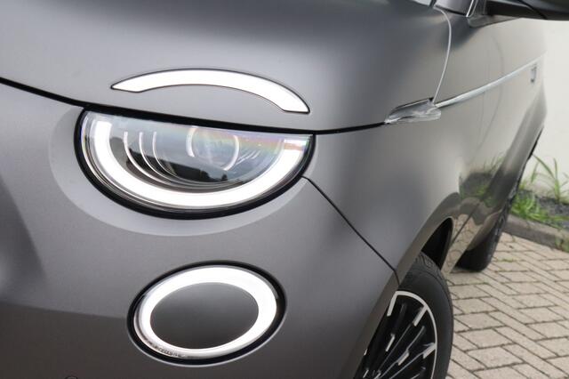 Fiat 500C La Prima 42 kWh | "Matt Grijs" | Technology | Winter | Camera | 17"