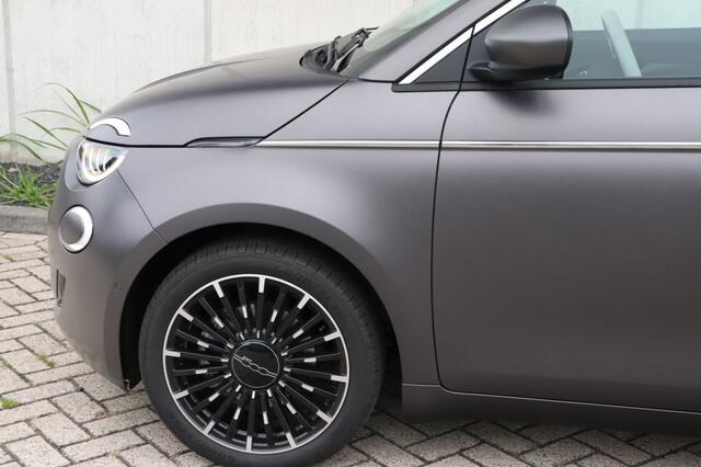 Fiat 500C La Prima 42 kWh | "Matt Grijs" | Technology | Winter | Camera | 17"
