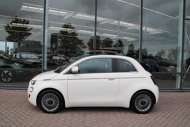 Fiat 500C Icon 42 kWh Cabrio Automaat Bomvolle auto, oa met Airco Navi Camera Stoelverwarming Carplay