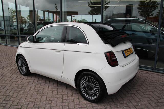 Fiat 500C Icon 42 kWh Cabrio Automaat Bomvolle auto, oa met Airco Navi Camera Stoelverwarming Carplay