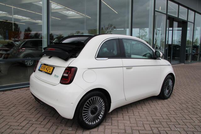 Fiat 500C Icon 42 kWh Cabrio Automaat Bomvolle auto, oa met Airco Navi Camera Stoelverwarming Carplay