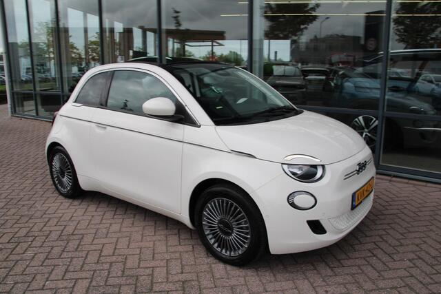 Fiat 500C Icon 42 kWh Cabrio Automaat Bomvolle auto, oa met Airco Navi Camera Stoelverwarming Carplay