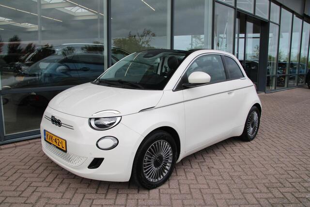 Fiat 500C Icon 42 kWh Cabrio Automaat Bomvolle auto, oa met Airco Navi Camera Stoelverwarming Carplay