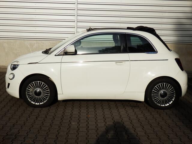 Fiat 500C Icon 42 kWh | Cabrio zwarte kap | Camera | Chroompakket | SOH 96% I