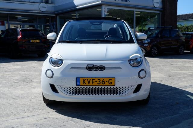 Fiat 500C 42 kWh ICON / INCL 12mnd BOVAG / Apple carplay / Camera / Stoelverwarming