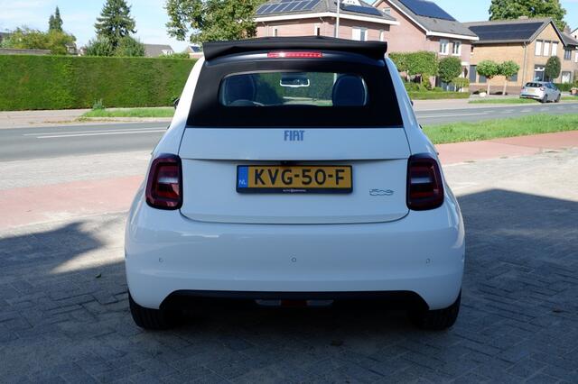Fiat 500C 42 kWh ICON / INCL 12mnd BOVAG / Apple carplay / Camera / Stoelverwarming