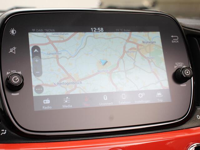 Fiat 500C 1.0 Hybrid Cabrio Navigatie Climate Control Cruise control Lichtmetalen velgen Apple Carplay/ Android Auto Navigatie Parkeersensor achter